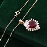 Ezüstszínű rubin nyaklánc moissanite kövekkel
