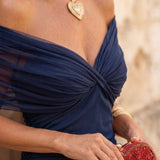 Orsolya – elegáns midi ruha V-kivágással