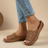 Emőke – virágos kivágású ergonomikus szandál
