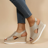 Margit – relaxált metálfényű éksarkú szandál