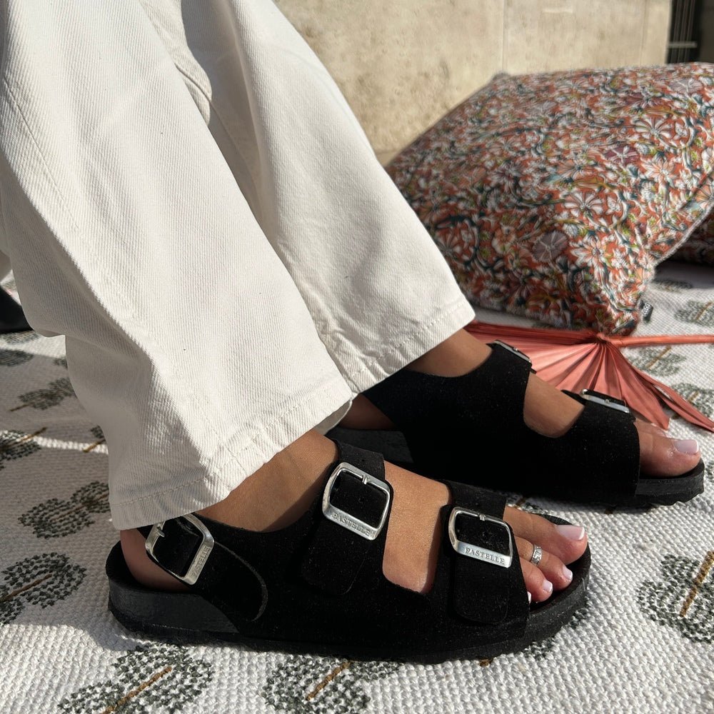 Jázmin - Csatos velúr szandál
